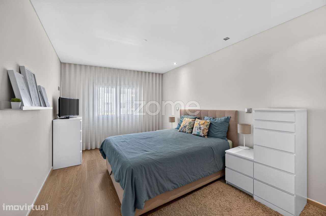 T2 de Excelência no Jardim da Amoreira com Box e Arrecadação-25