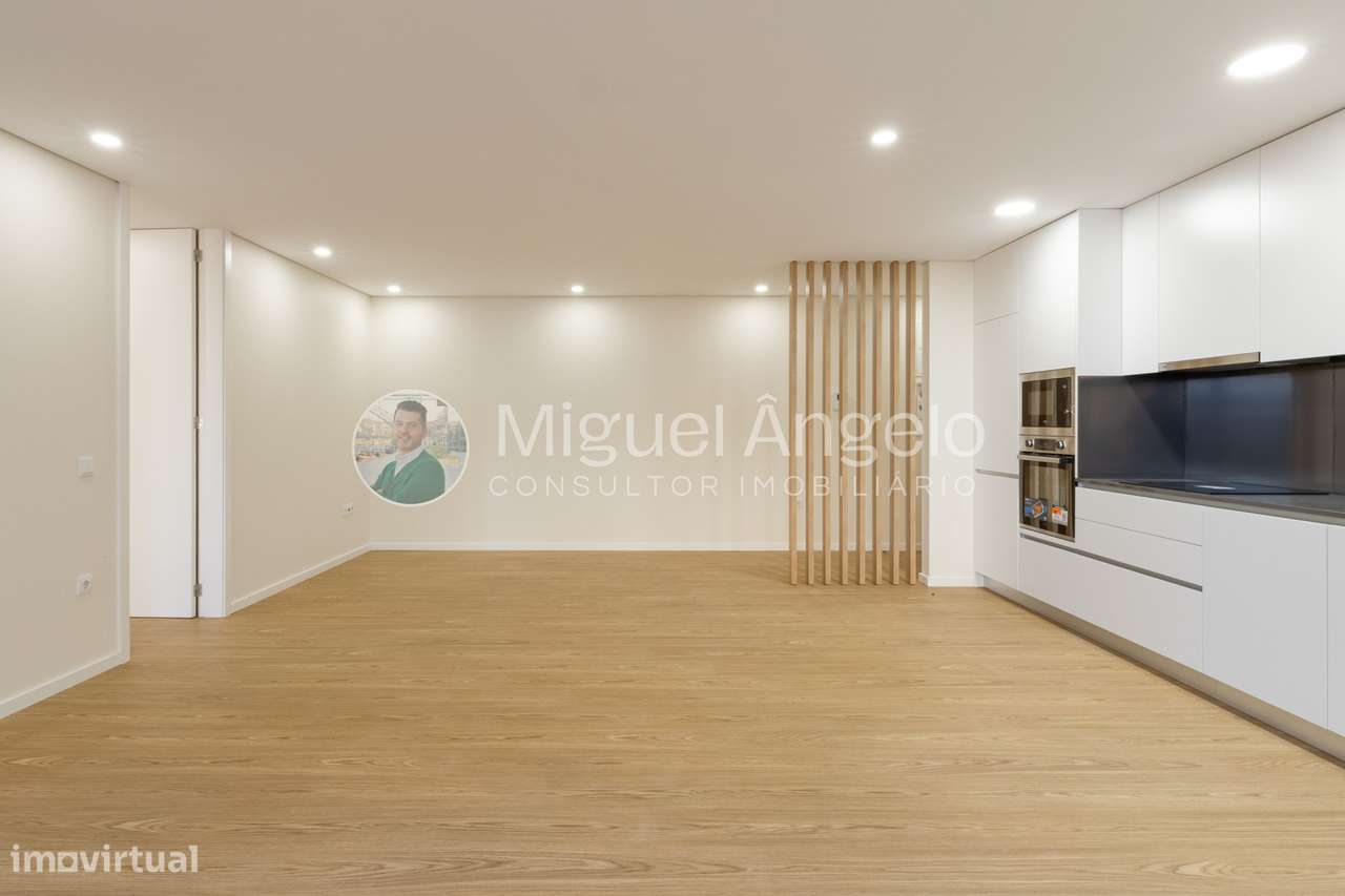 T3 Penthouse com terraços e três frentes no coração de Espinho-12