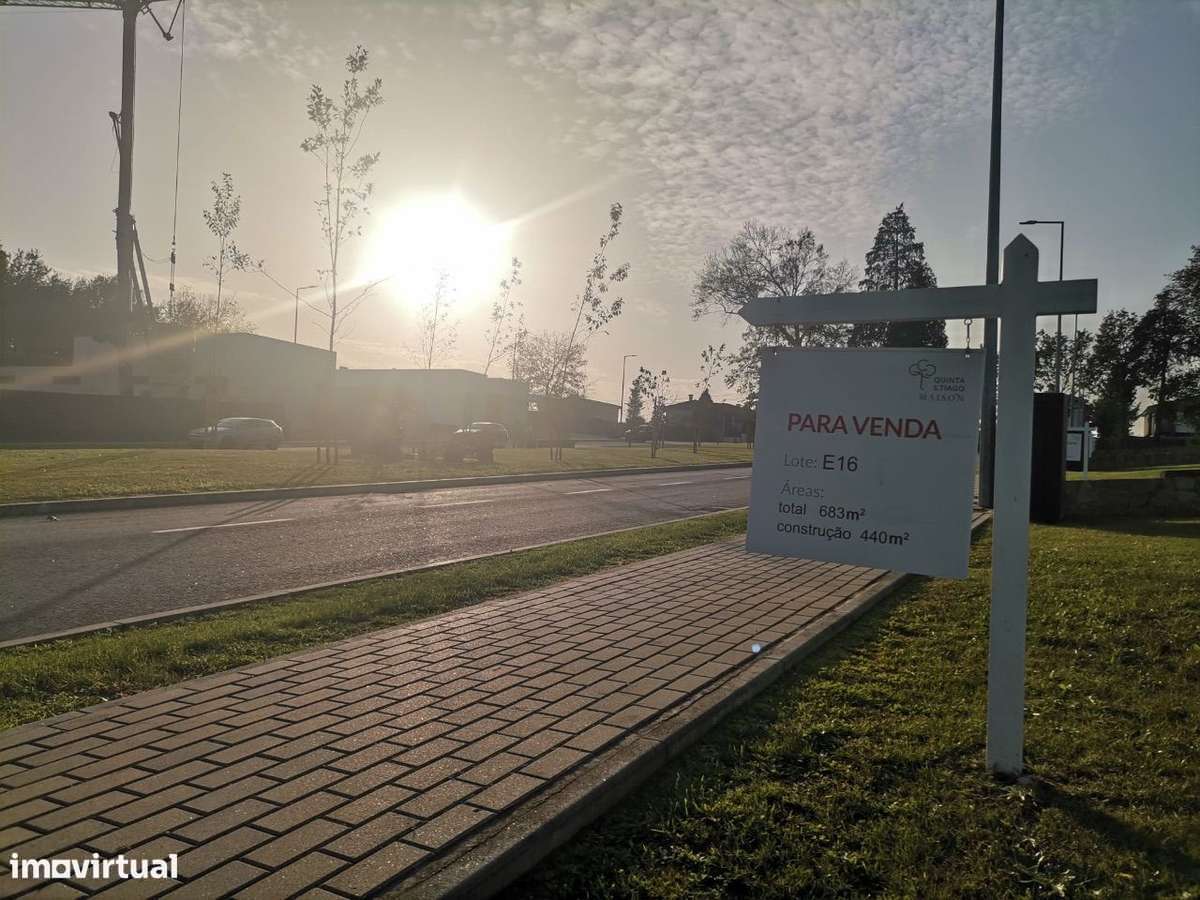 Lotes Individuais com arquiteturas variadas em Palmeira - Braga-5