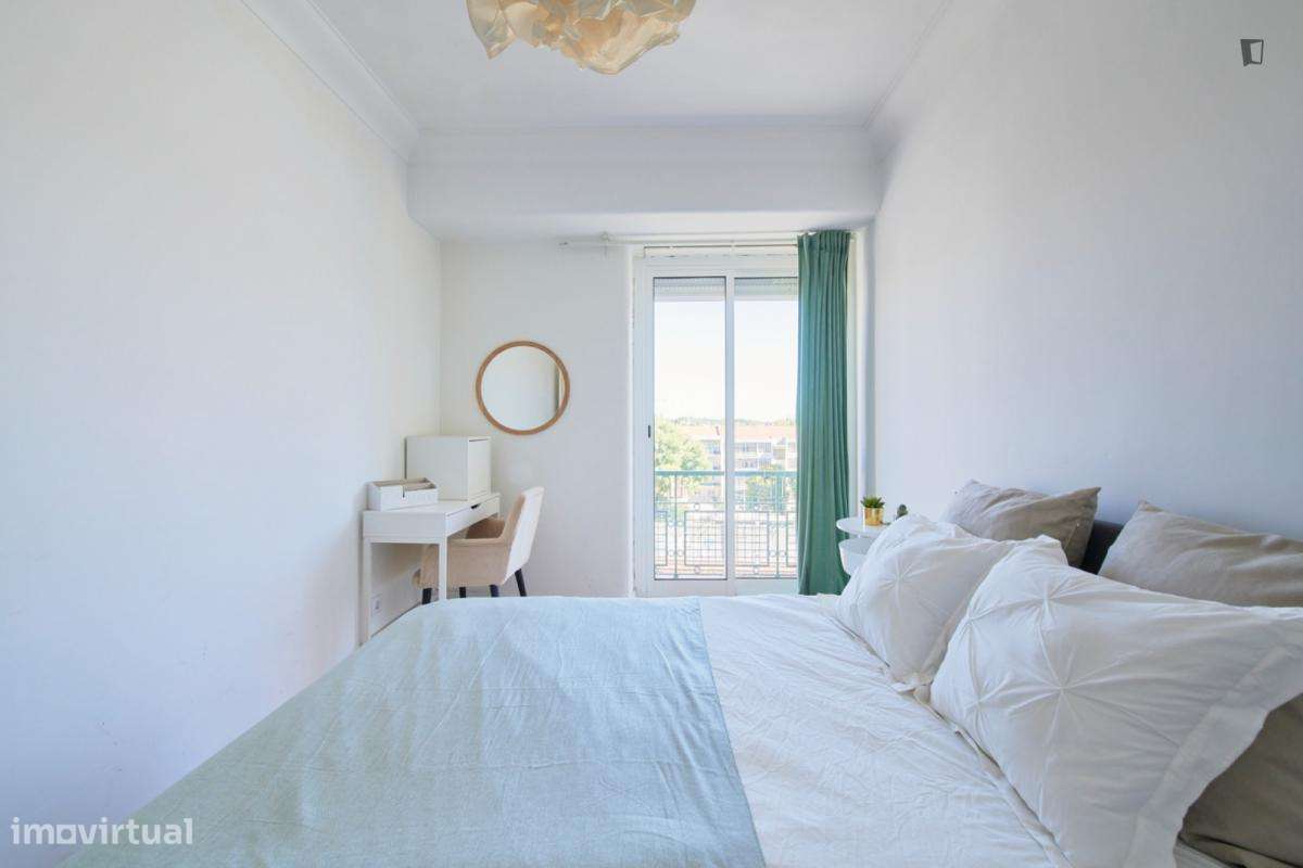 Quarto - localizado em Roma-Areeiro Lisbon - Grande imagem: 4/16