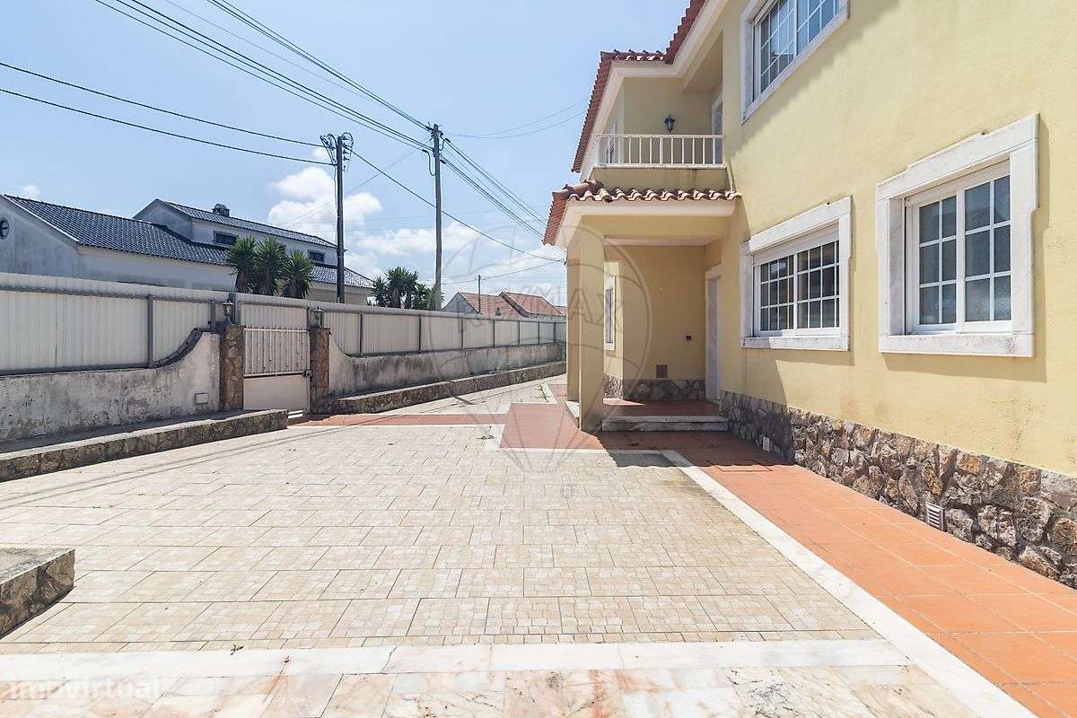 Moradia T4 com 570 m² de Terreno em São João das Lampas-4