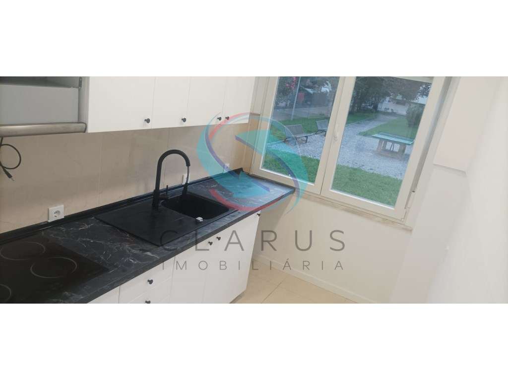 Apartamento T1 TRANFORMADO EM T3 Remodelado na Amadora.-1