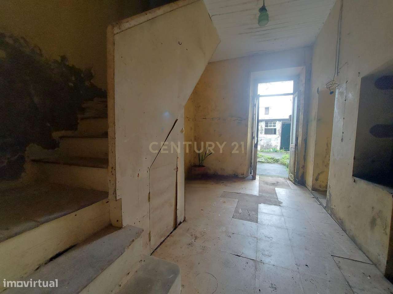 Ruína com Duas Frentes Potencial Único – Centro Histórico da Ribeira G - Grande imagem: 4/21