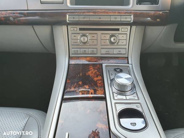 MODUL CLIMATRONIC JAGUAR XF - 1