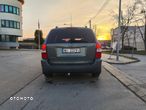 Kia Carnival - 8