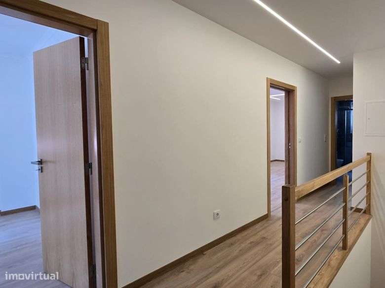 T3 Remodelado, com cozinha equipada às Portas de Benfica-35