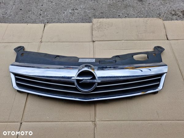 Grill atrapa Opel Astra H III LIFT EUROPA oryginał - 1