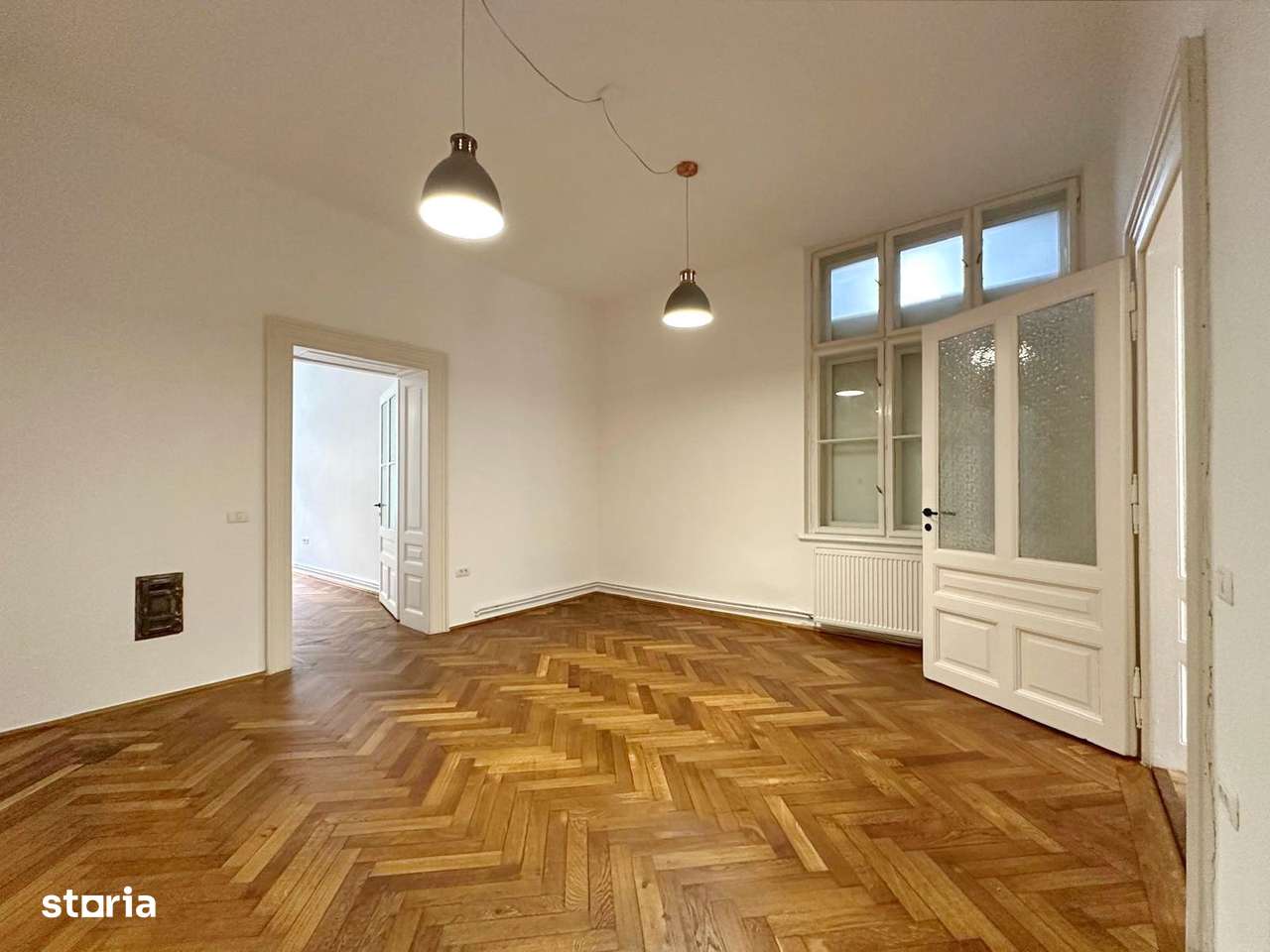 Apartament cu 3 camere in centrul istoric al Brasovului - Imagine principală: 1/10