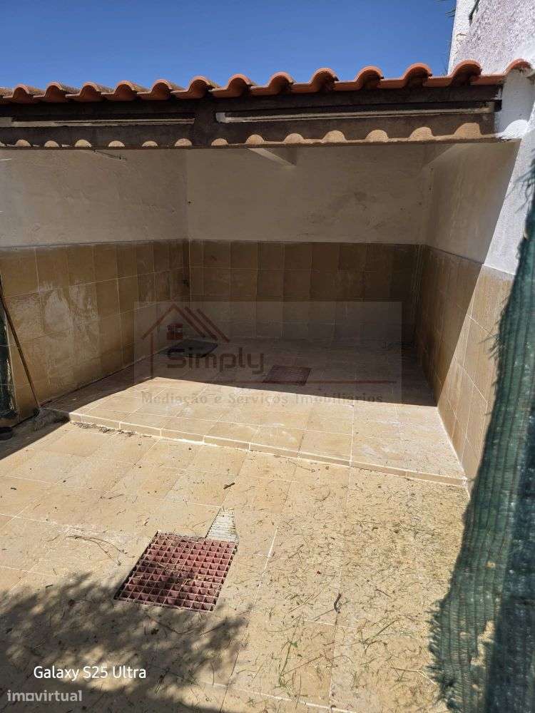 Moradia T4 com piscina e 900 m² de terreno na Quinta da Serralheira,-19