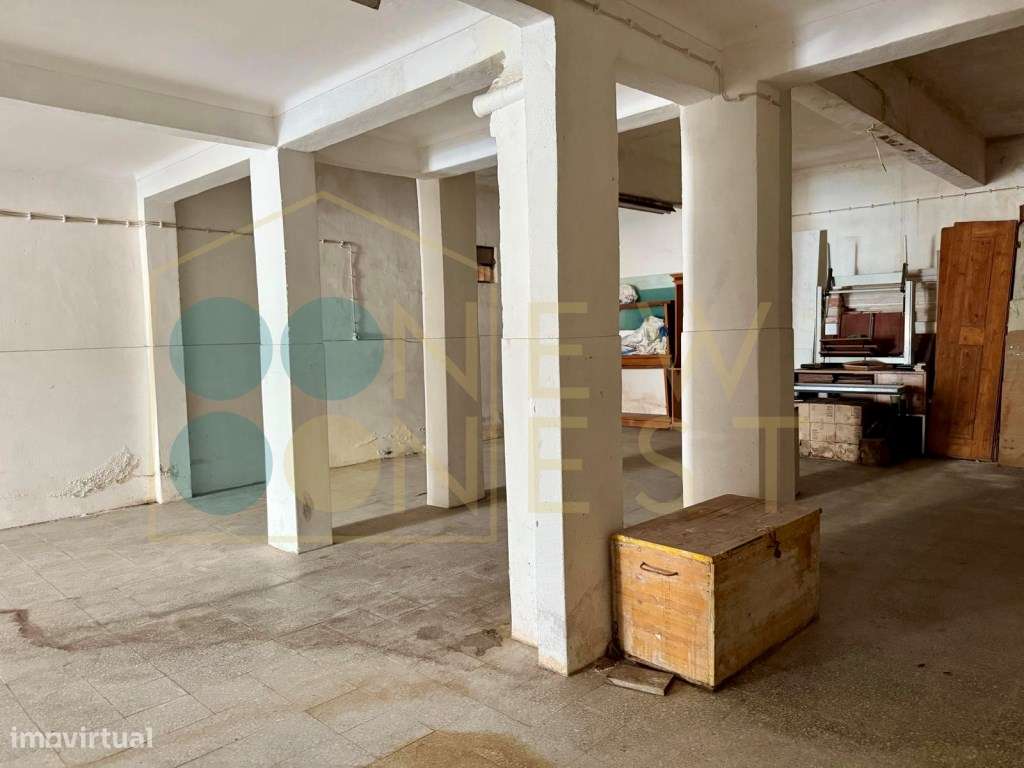 Garagem / Armazém na Camarinha com casa de banho | Setúbal-8