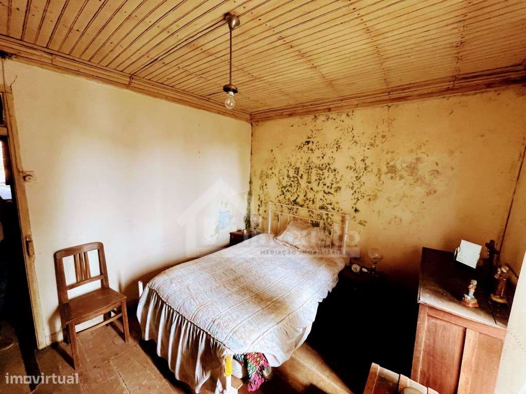 Moradia T1 pronta para reabilitar em Figueiró dos Vinhos - Grande imagem: 4/16