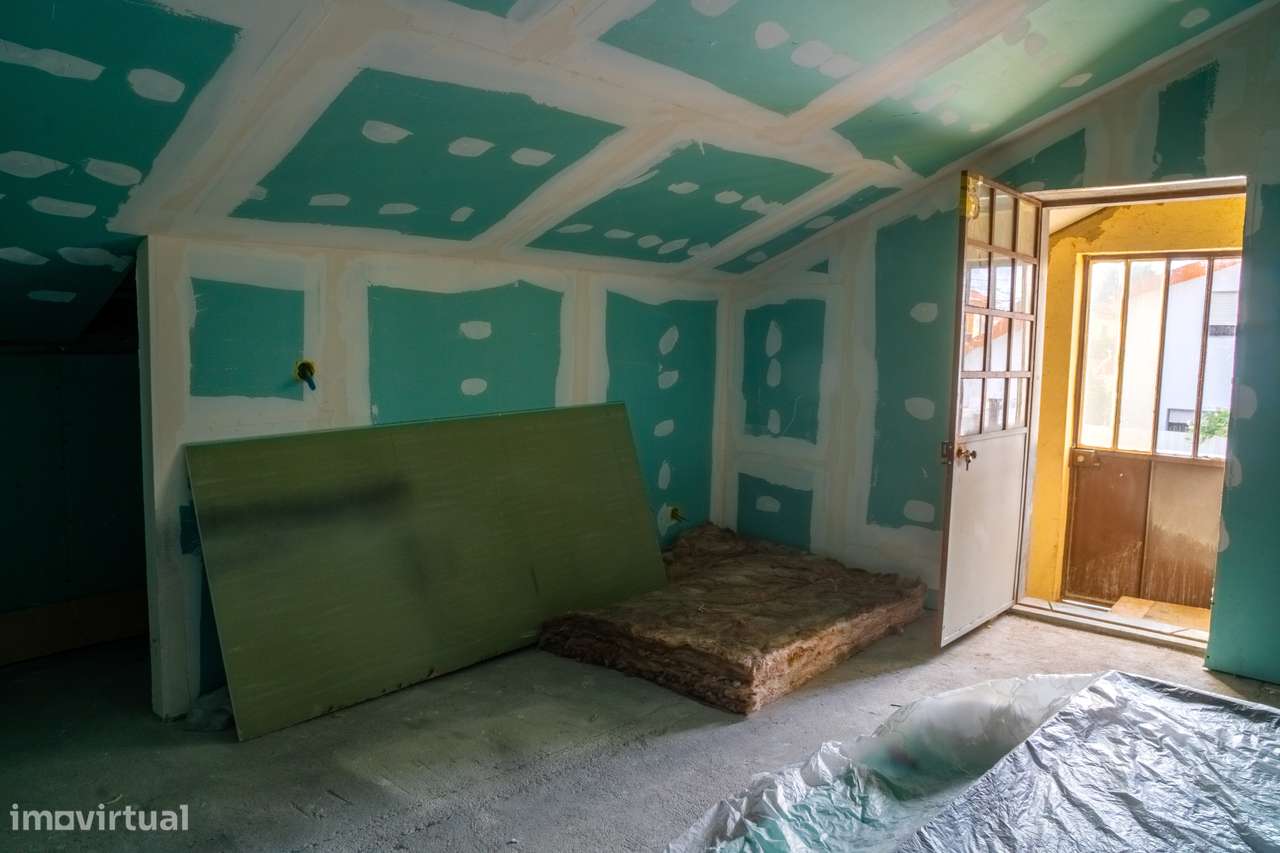 Moradia Remodelada T5 na Quinta do Conde – Pronta a Habitar!-26