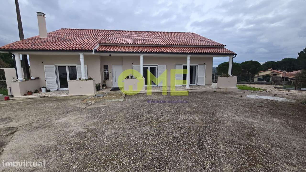 Moradia T6, com 5 000m2 de terreno - Grande imagem: 2/25