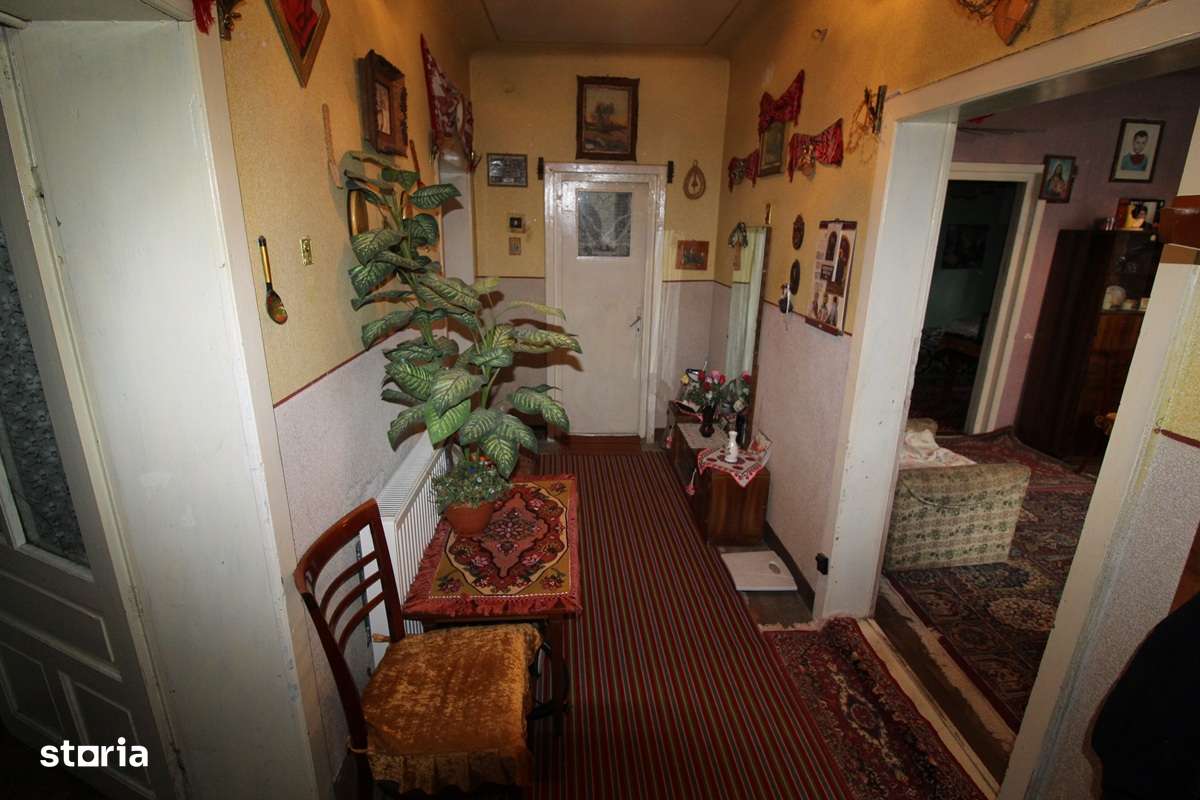 Vând casă P+Pod în Hunedoara, zona Chizid, teren 250mp, anexe...-9