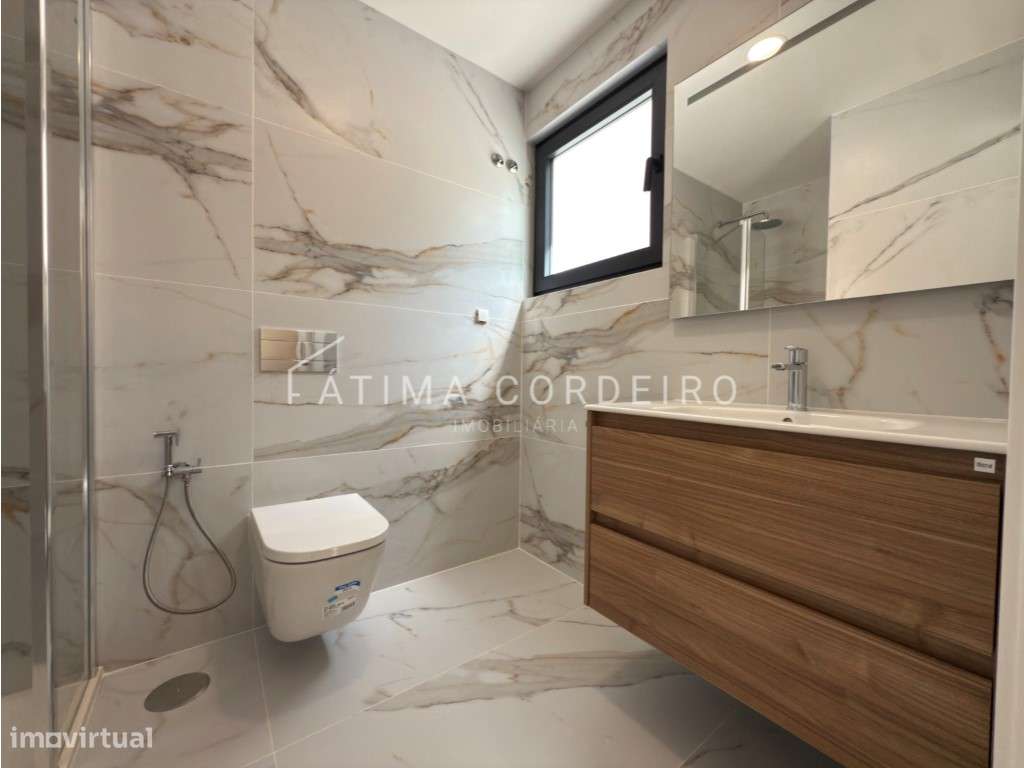 T4 de Luxo com Terraço de 115 m² no Coração de Almada-18