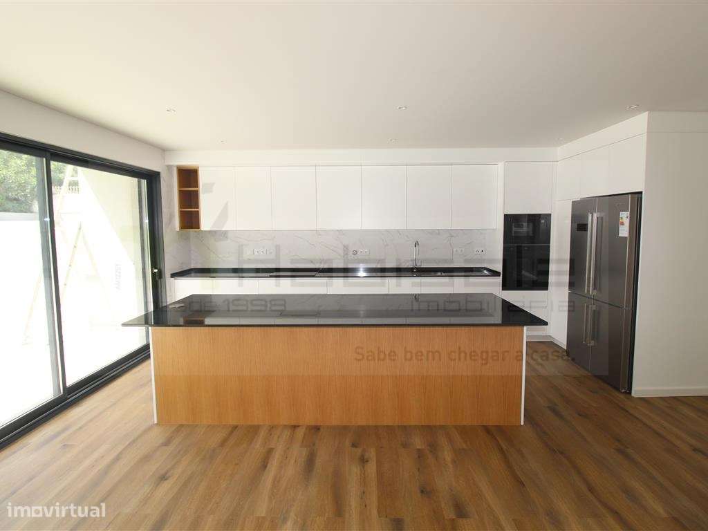 Moradia V3 +1 com piscina em Barcarena-6