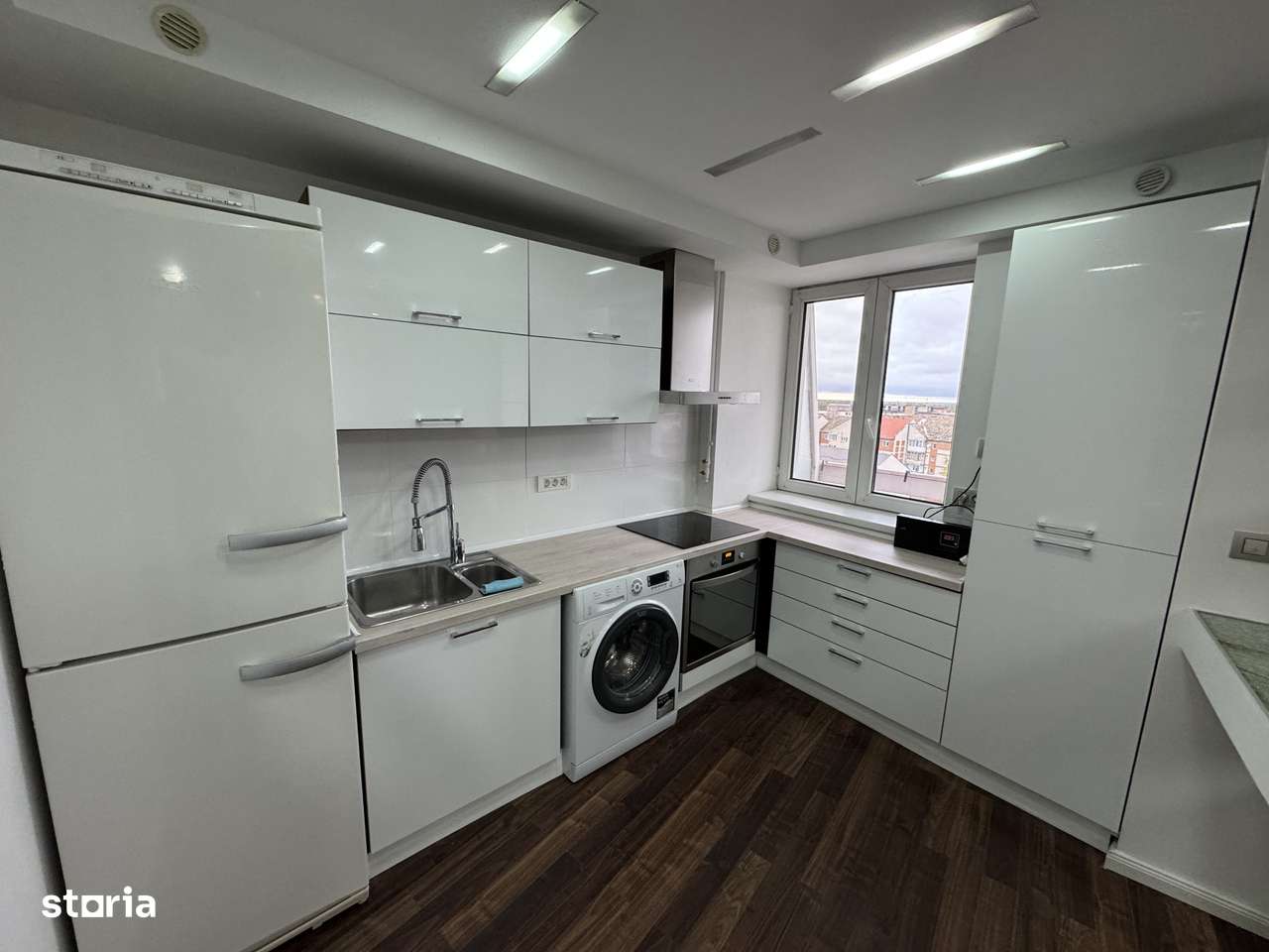 Super apartament in blocul turn de la OMV-8