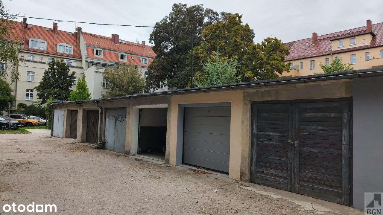 Garaż murowany - ul. Hallera-1