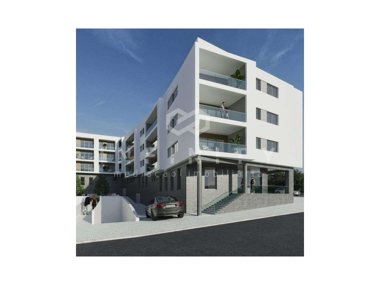 Loja em fase de construção com wc, arrumos e dois estacionamentos - Grande imagem: 3/5