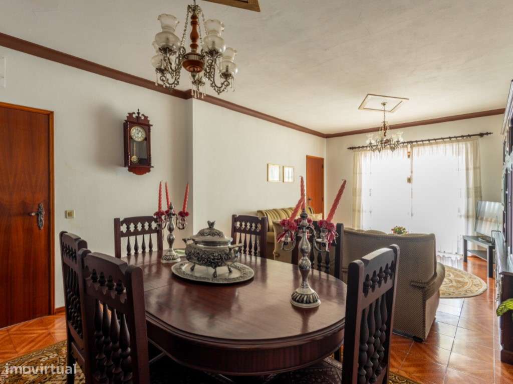 Moradia com dois apartamentos T3 com utilização independente - Grande imagem: 4/26