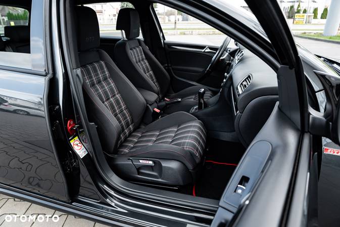 Volkswagen Golf VI 2.0 TSI GTI - 36