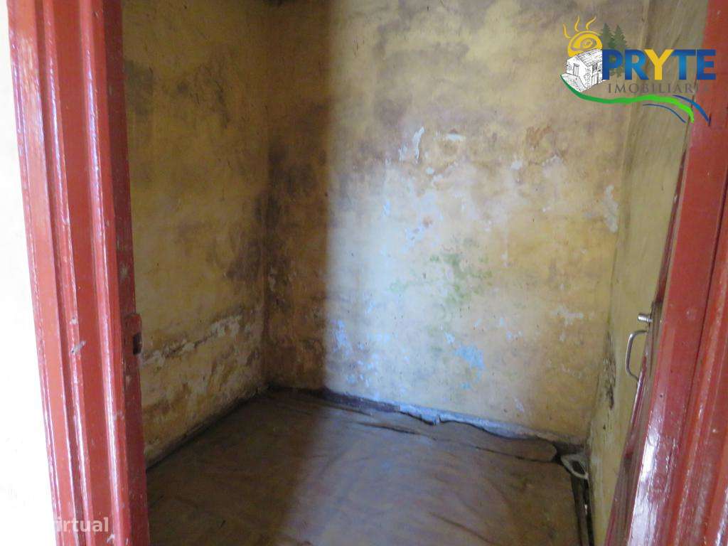 Imóvel rústico no estado de ruínas situado em Troviscal - Grande imagem: 4/30