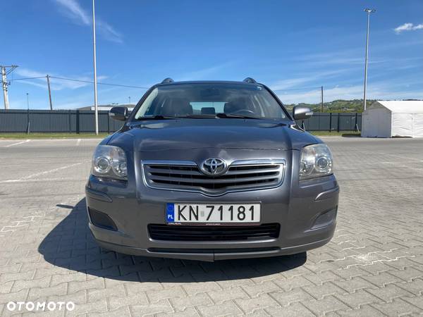 Toyota Avensis 2.0 D-4D 2010 - 23