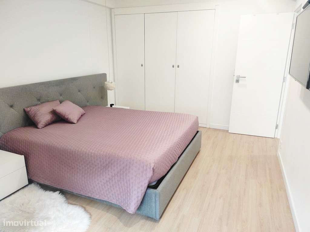 T2 totalmente remodelado no centro do Casal São Brás-11