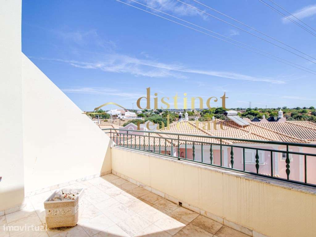 Moradia T2+1 Geminada com Garagem, Piscina, Terraço e BBQ-25