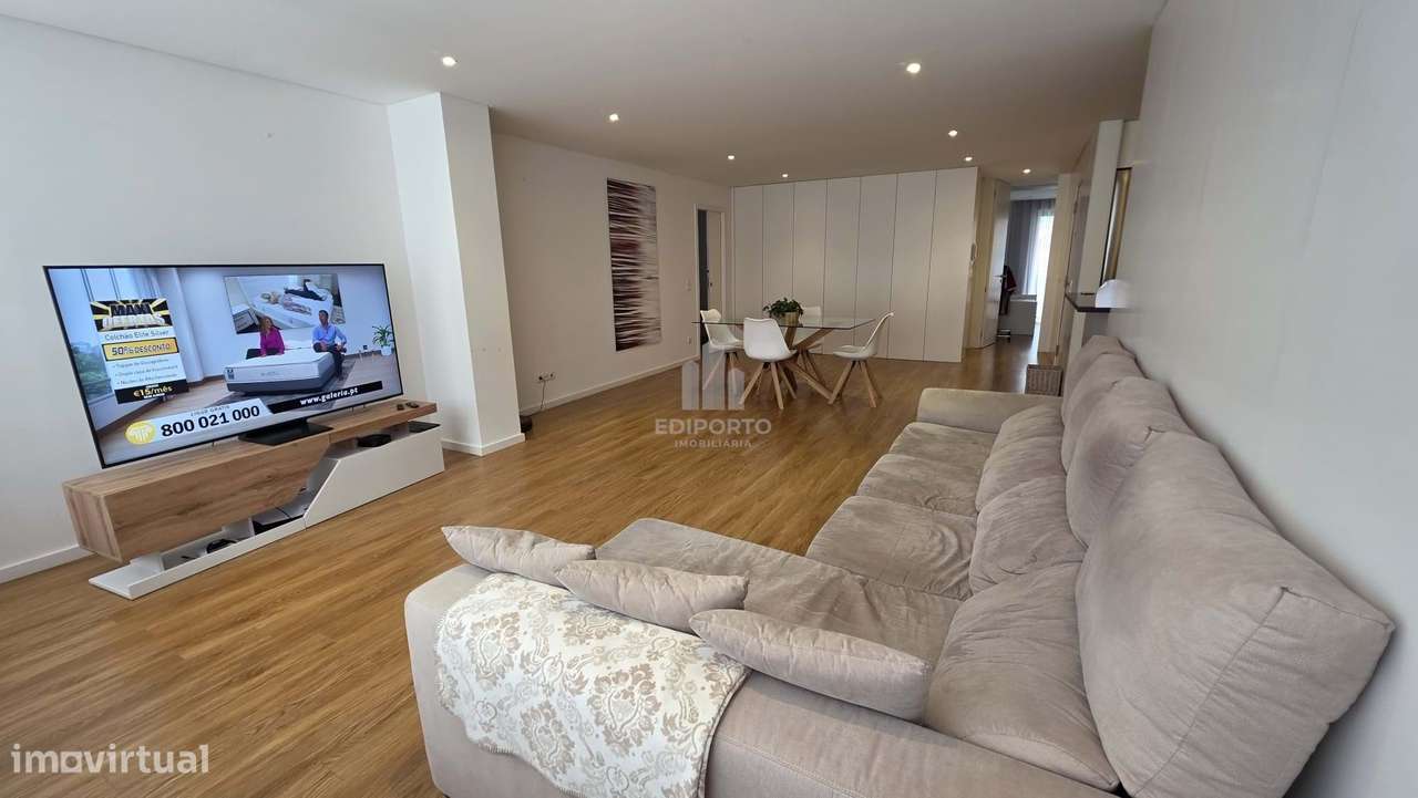 Moderno apartamento T4 c/ varanda arrumos e l. garagem junto ao metro - Grande imagem: 4/22