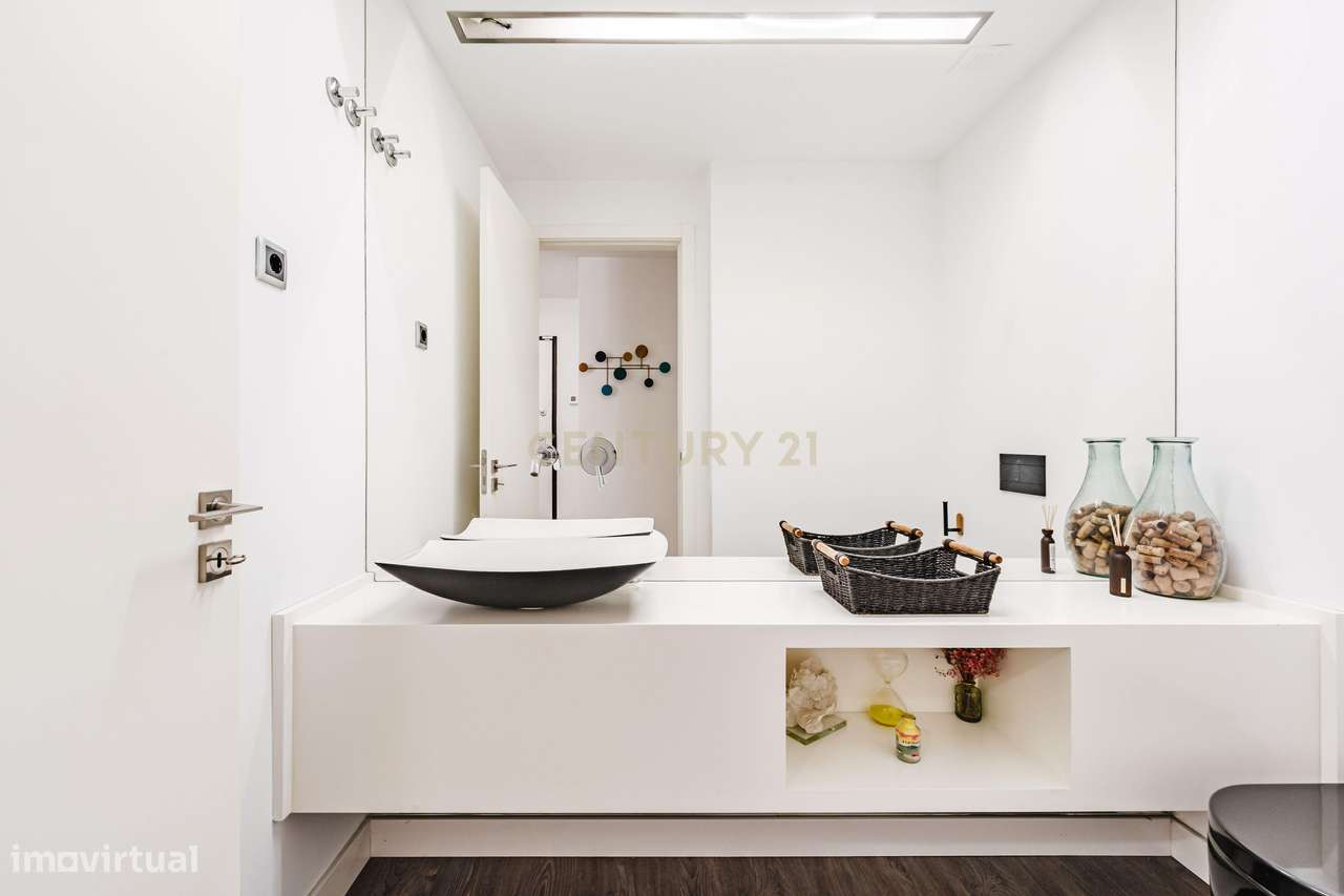 Moradia contemporânea na Aroeira | Luz natural, conforto e eficiência-18