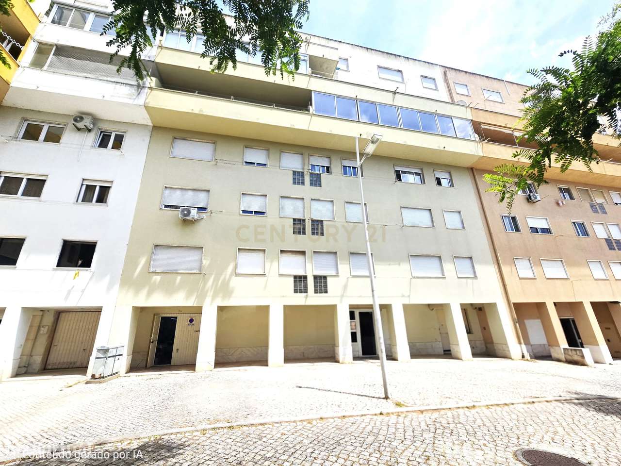 Apartamento T1 na Ramalha em Almada com Varandas e Elevador-21