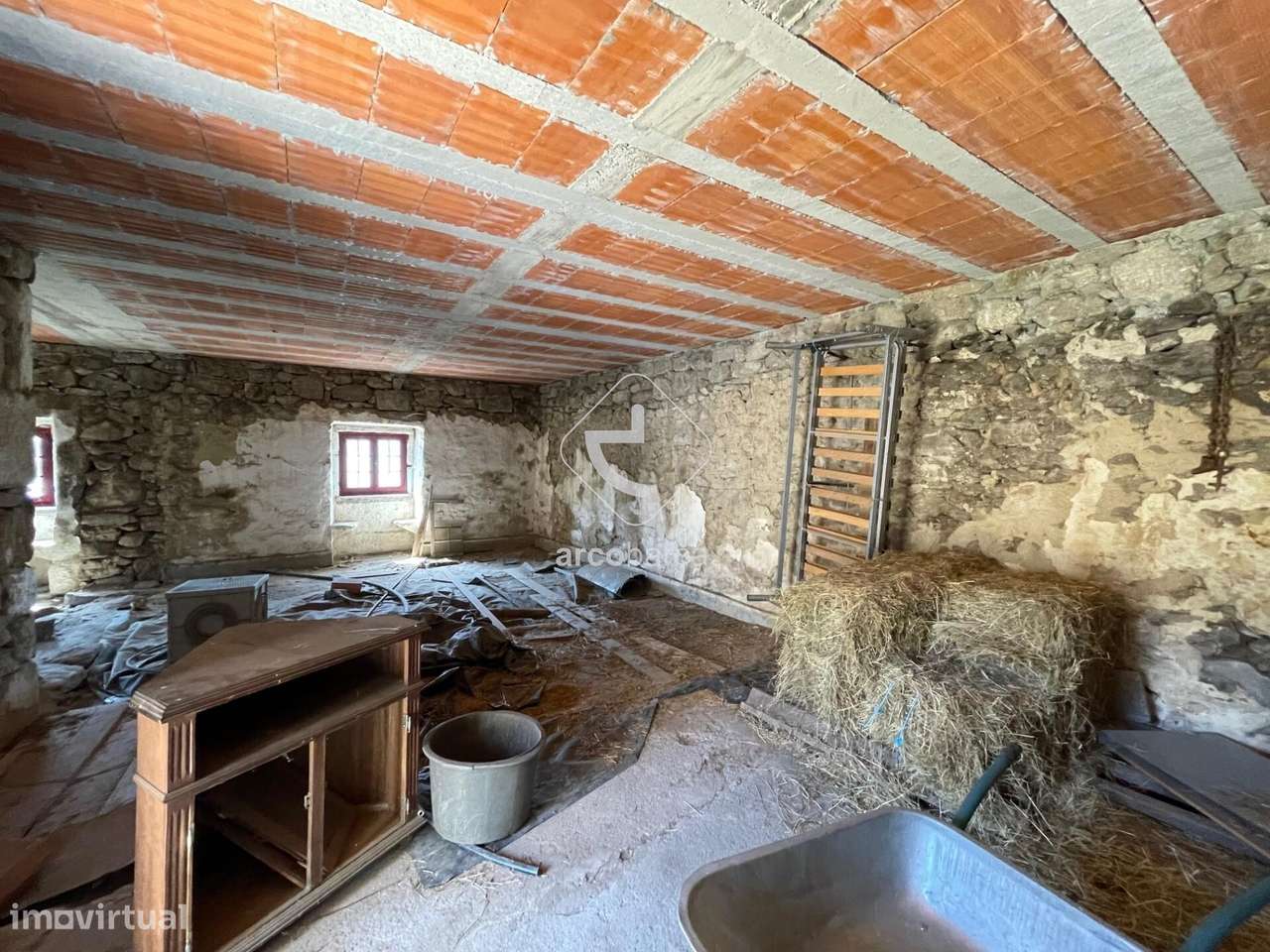 Propriedade com moradia recuperar, 4.700m2 de terreno, vistas excelent-8