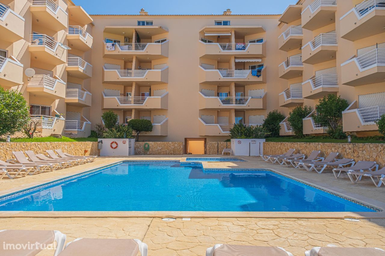 Apartamento c/ 2 Quartos e Piscina - Condomínio Privado Alvor