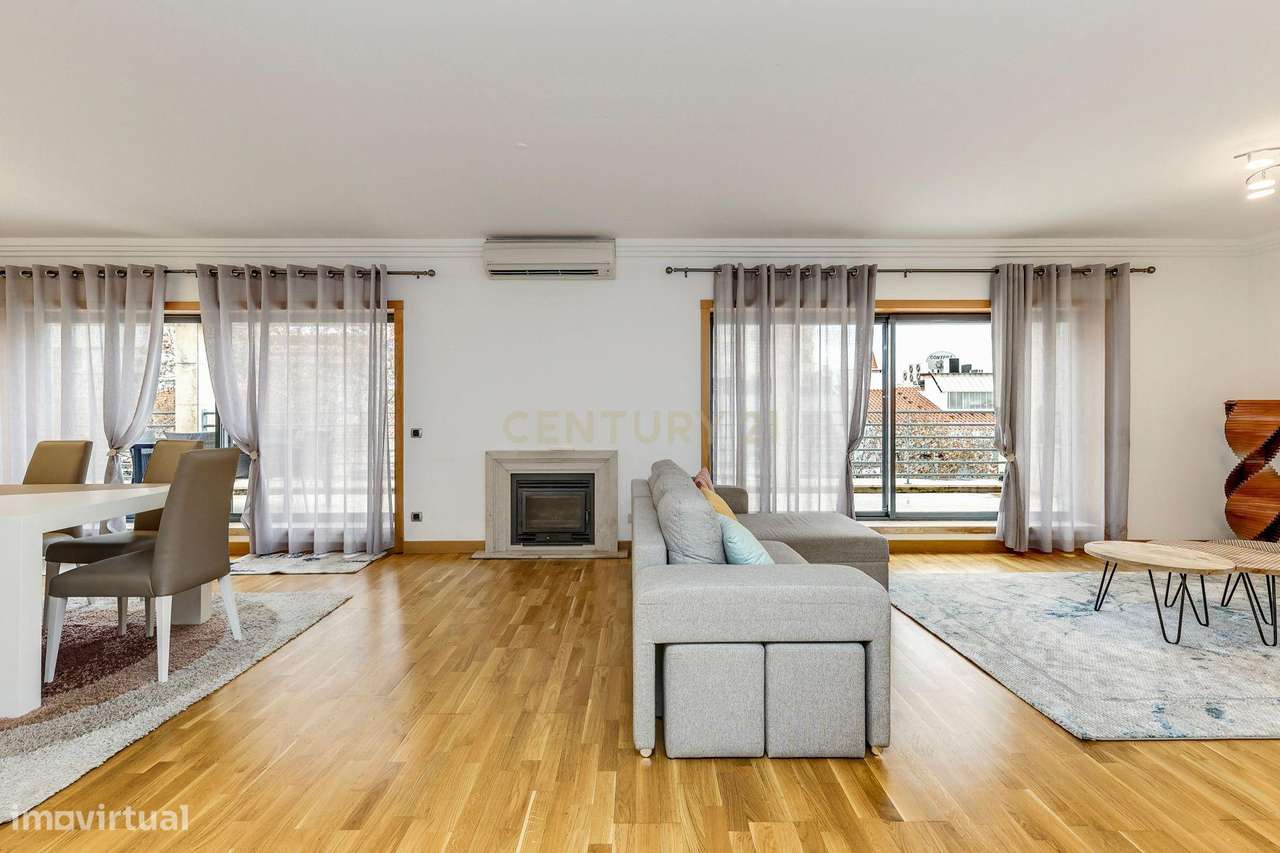 T2 COM TERRAÇO, ARRECADAÇÃO E PARQUEAMENTO JUNTO AO SALDANHA - Grande imagem: 2/39