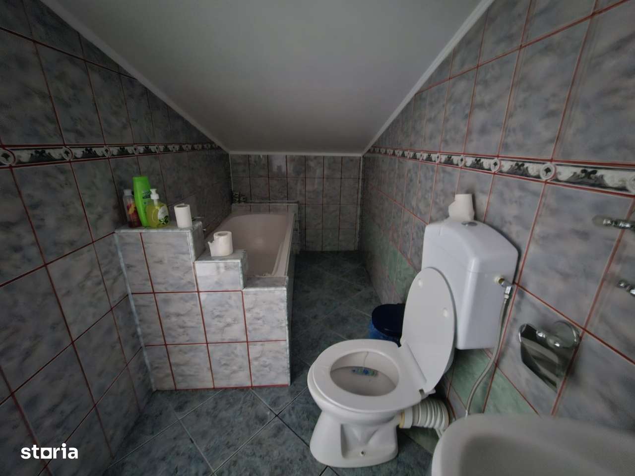 Vand apartament cu 4 camare in zona Obcini.-11