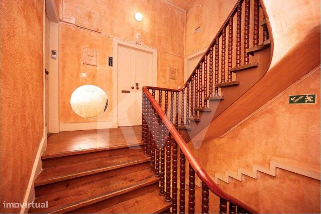 Prédio em propriedade total, entre o Largo do Rato e a Avenida da Libe - Grande imagem: 3/36