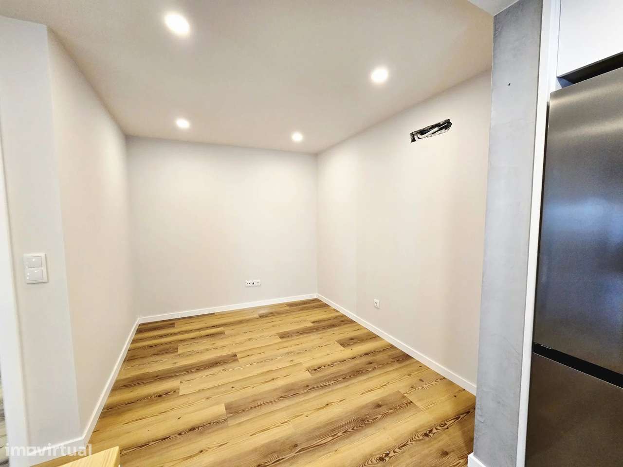 A casa onde o seu futuro começa – Moradia T3 remodelada, moderna e lum-14