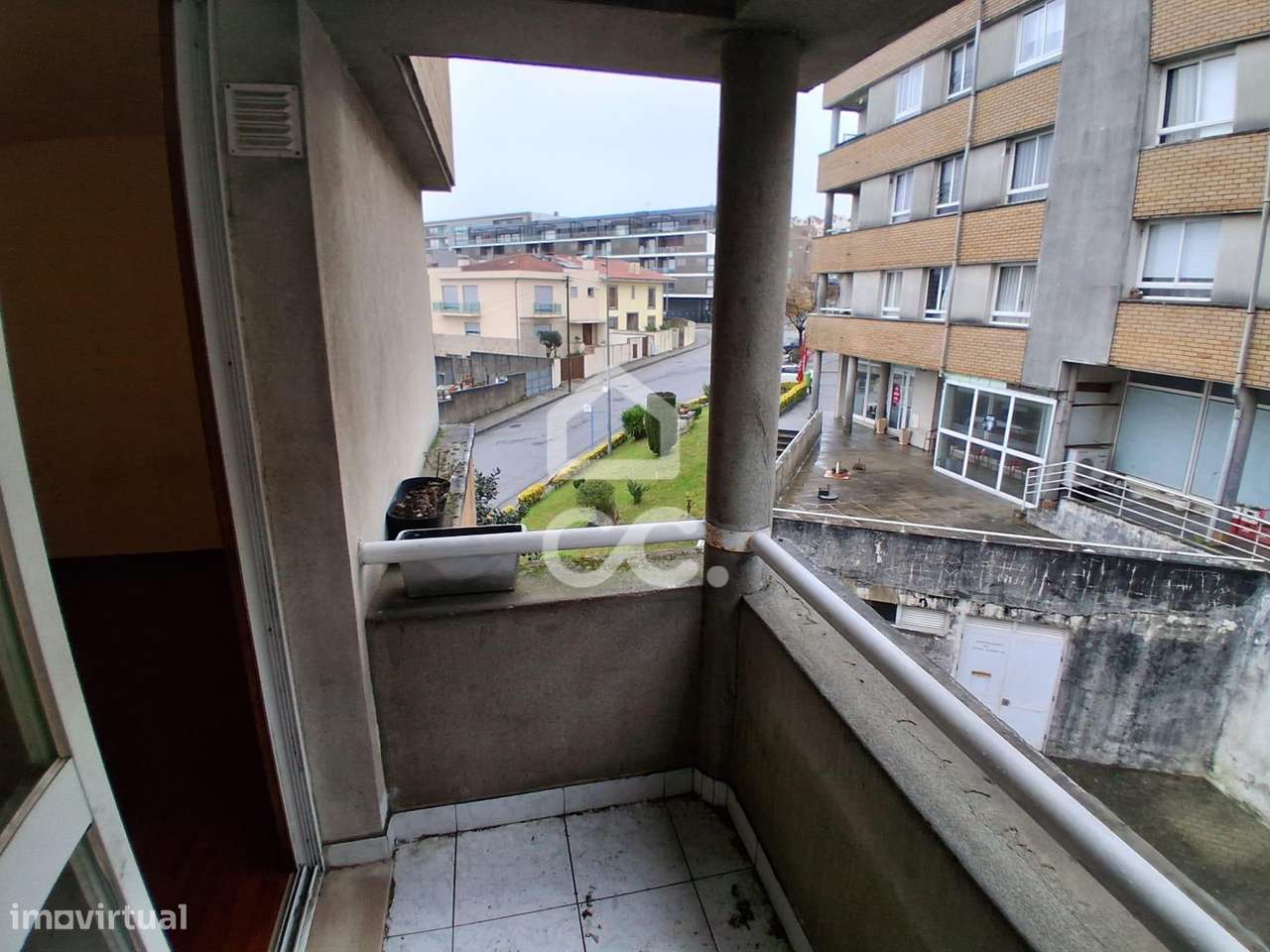 Apartamento T3 em fase de início de renovação total, com Lugar de gar-15