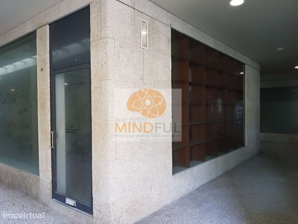 Para Investidores! Venda de Loja Renovada Arrendada por 10 anos, r/... - Grande imagem: 1/23