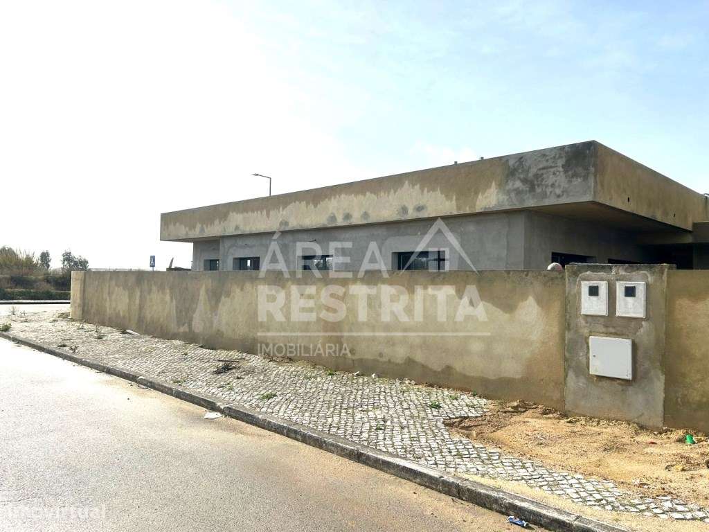 Moradia Isolada T4 com Garagem e Espaço Exterior - Grande imagem: 2/9