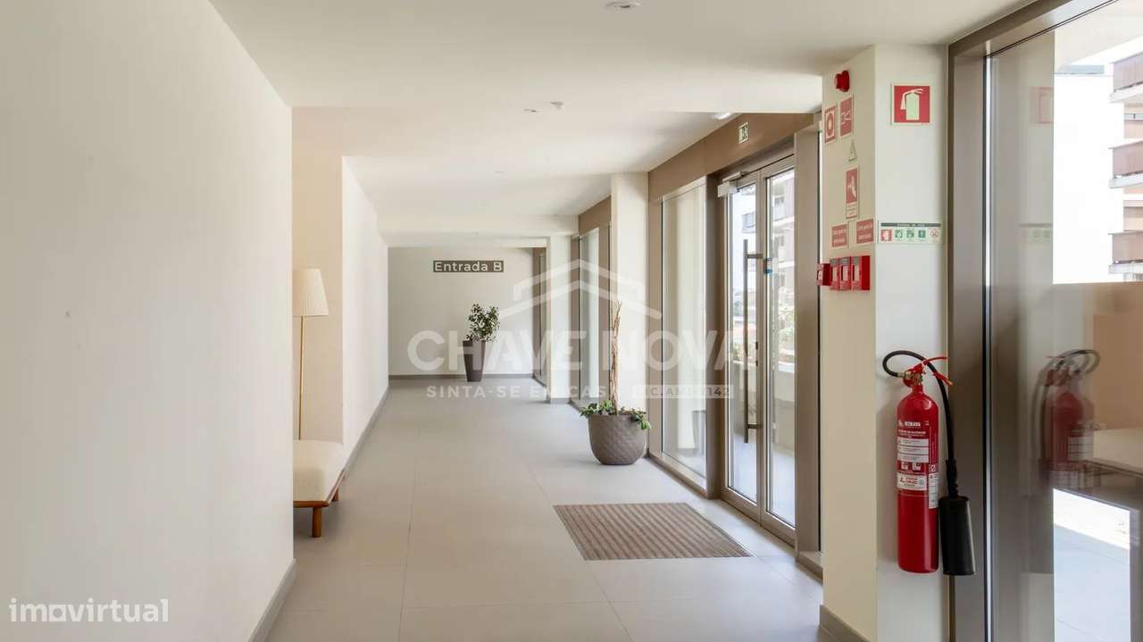 T2 c/ Garagem e Piscina em Oliveira do Douro-18