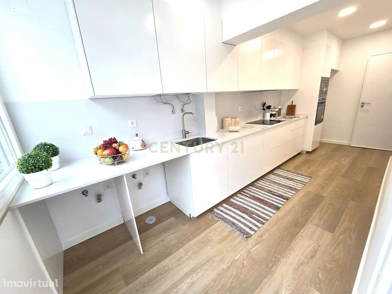 Apartamento T2 Totalmente Remodelado em Almada, Cova da Piedade-8