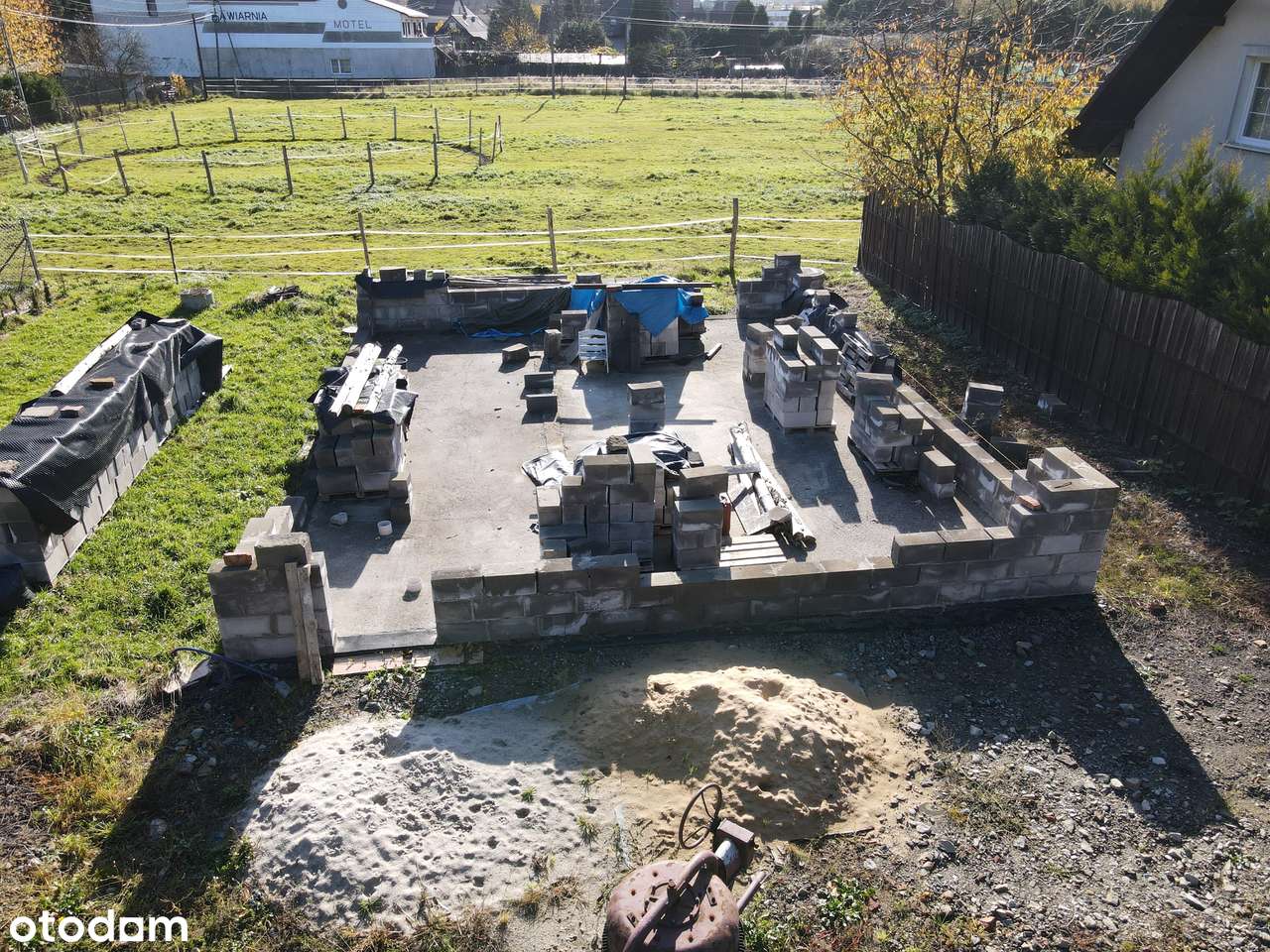 Na sprzedaż działka z rozpoczętą budową przy Jeziorze M. w Czernichów.-13