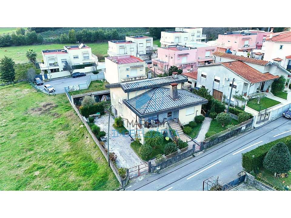 Moradia bifamiliar T4+T1 – terreno, poço, garagem – Anta-41