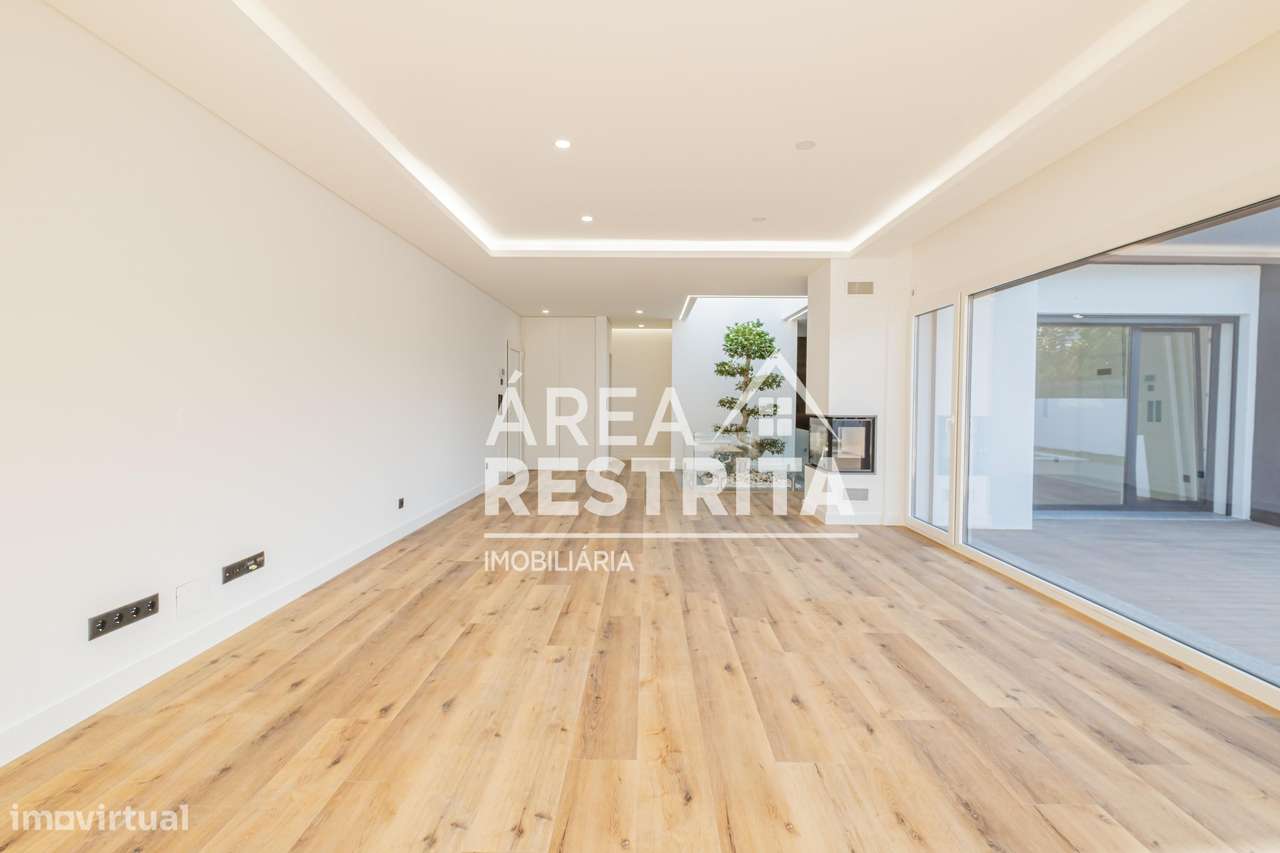 Moradia Térrea Isolada T3 com piscina em lote de 510m2 Quinta do Conde - Grande imagem: 2/59