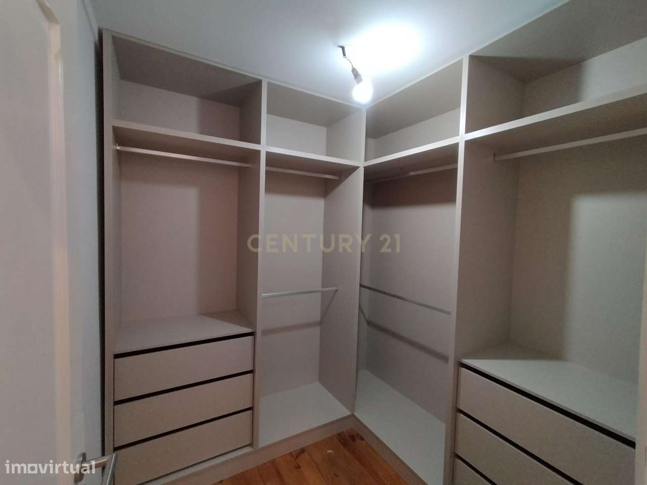 Apartamento amplo e como novo na Rua Gomes Freire - Grande imagem: 4/14