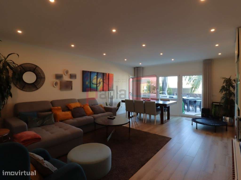 APARTAMENTO T3 COM GARAGEM BOX - MONTIJO-0