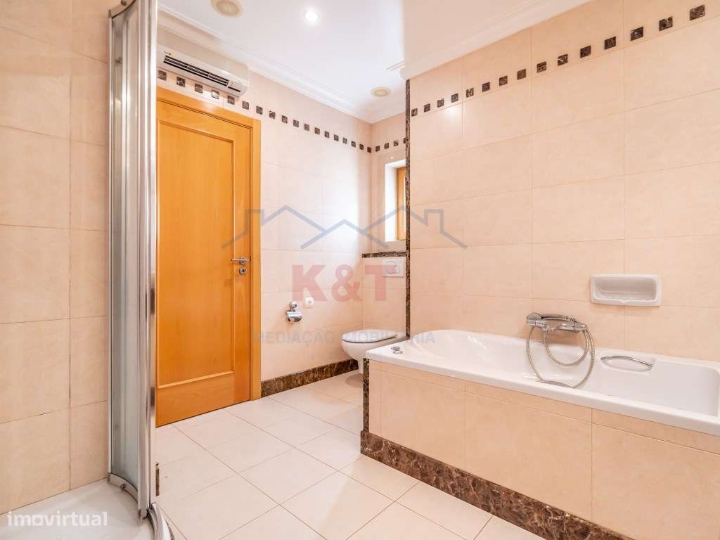 Moradia T5 de Luxo + Apartamento T3 - Lagoa-22