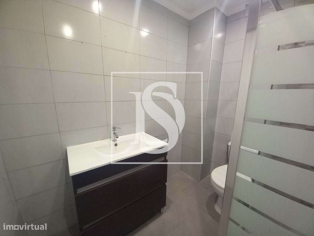 Apartamento T2 Remodelado no Coração do Montijo-23